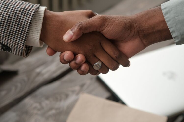 5 passos para fechar parcerias que realmente somam